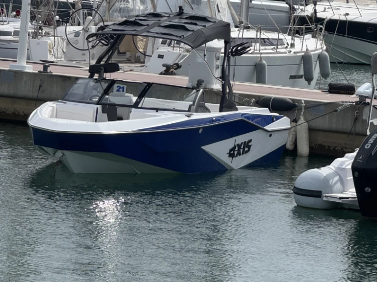 Yacht charter Port des Marines de Cogolin cheap T220