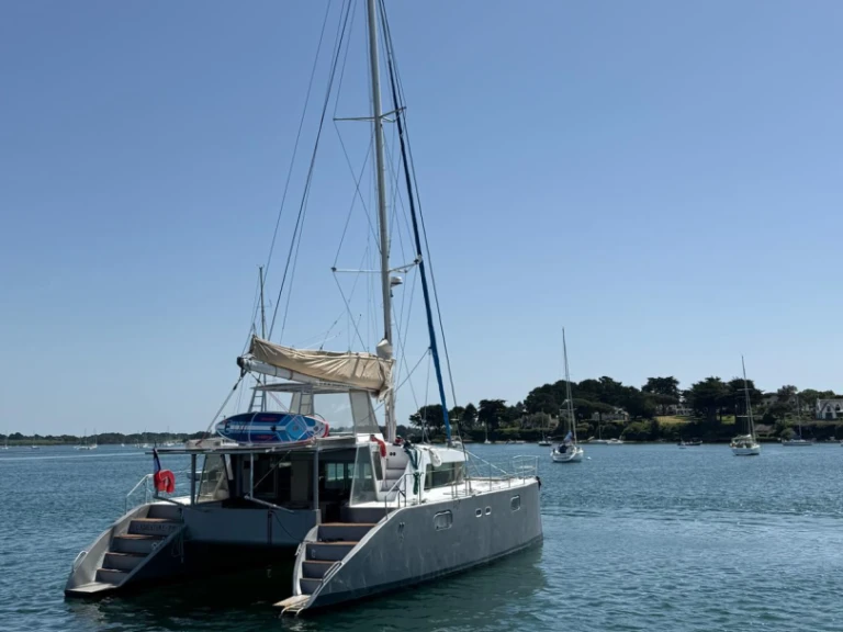 Boat rental VISAGE 450 in Pointe-à-Pitre on Samboat