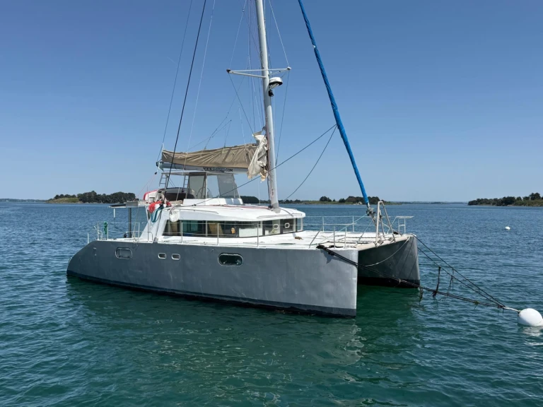 Catamaran for rent Le Marin at the best price