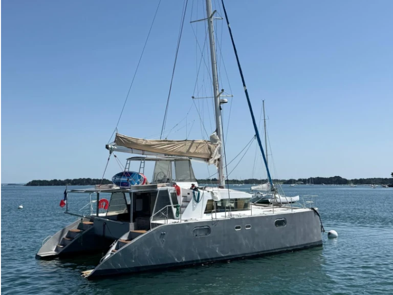 Yacht charter Le Marin cheap 450