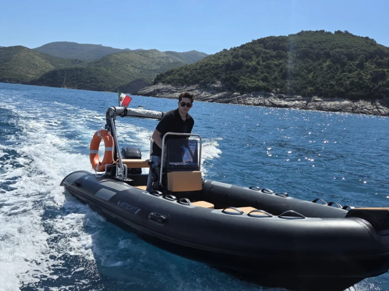 Rent a artboat RIB 500 Portoferraio Port