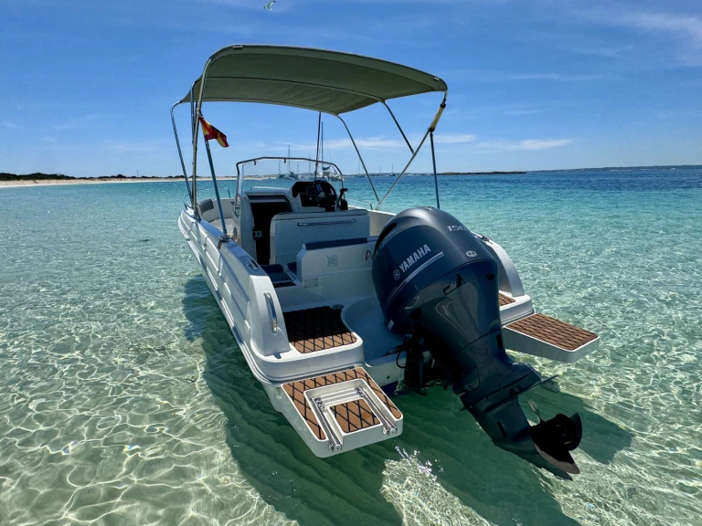 Bareboat Rental Motorboat Pacific Craft with a boat licence