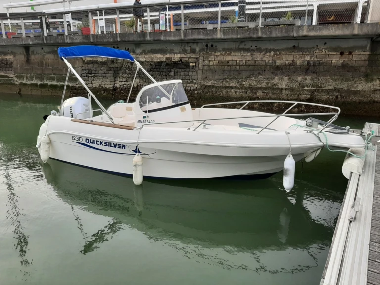 Boat rental Quicksilver Quicksilver 630 Commander in Royan on Samboat