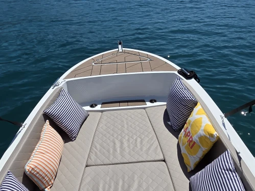 Motorboat for rent Annecy at the best price