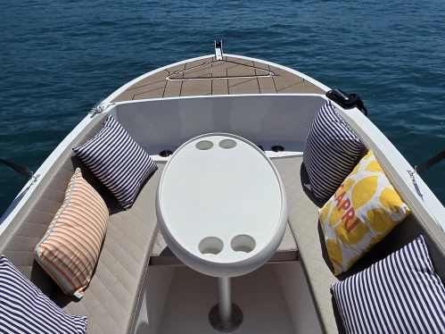 Bareboat Rental Motorboat Valory with a boat licence