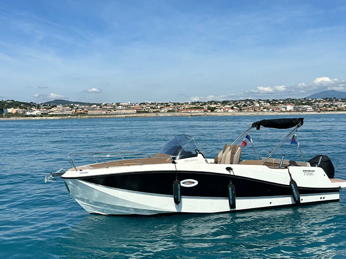 Yacht charter Antibes cheap Activ 755 Open