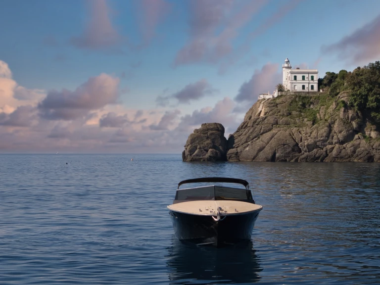 Magnum 38 in Saint-Tropez on SamBoat