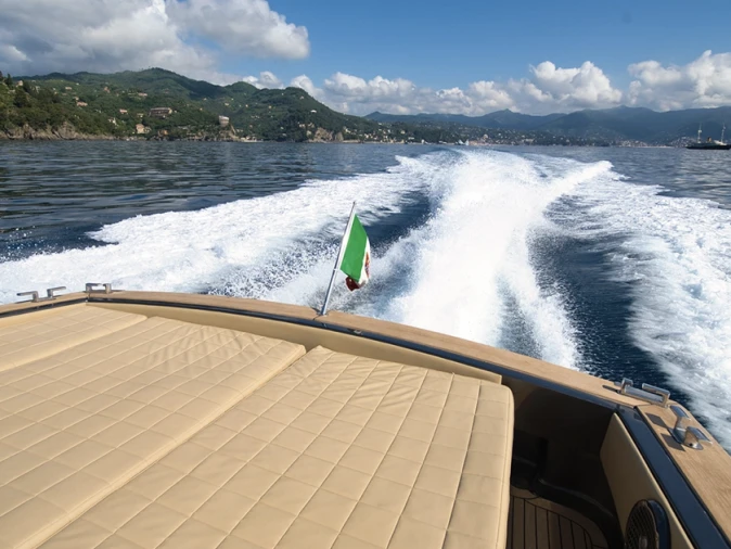 Rent a Magnum 38 Saint-Tropez