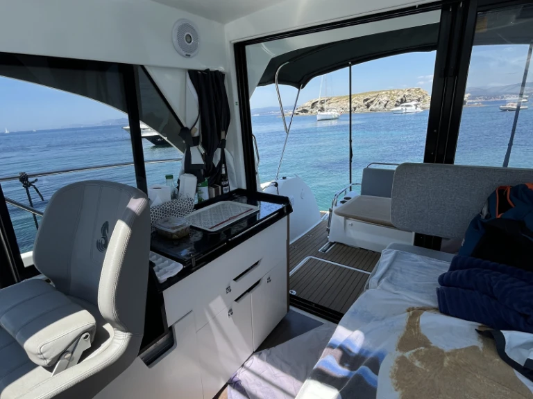 Bénéteau Antares 9 OB charter bareboat or captained in  Six-Fours-les-Plages
