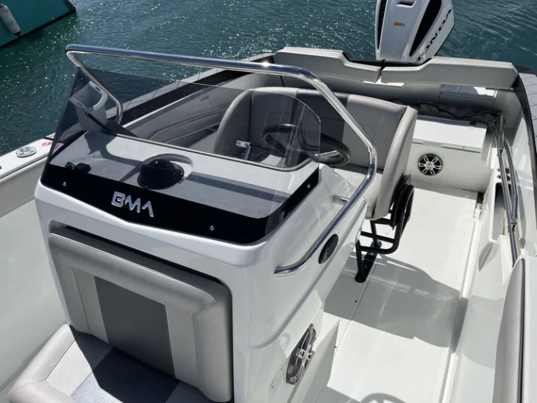 Boat rental BMA BMA X199 in Bonifacio Ferry Port on Samboat