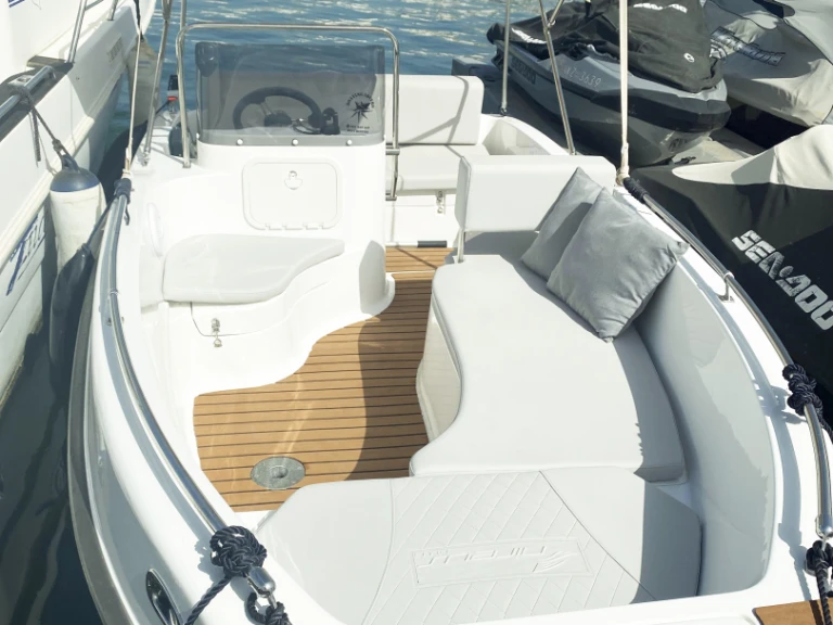 Bareboat Rental Motorboat Nireus with a boat licence