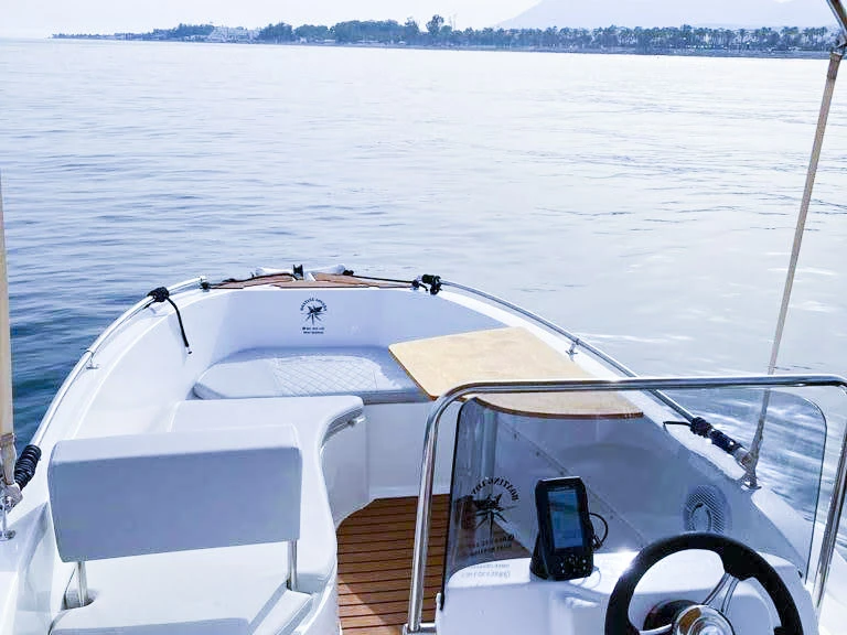 Motorboat for rent Puerto Banús at the best price