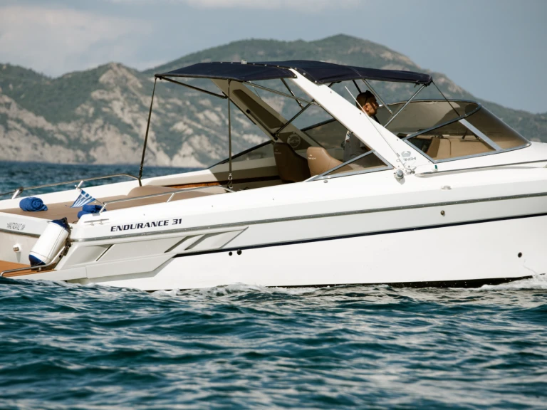 Rent a Cranchi Endurance 31 Laganas