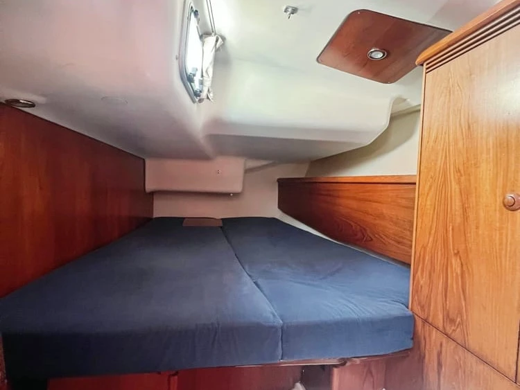 Yacht charter Genova cheap Sun Odyssey 43