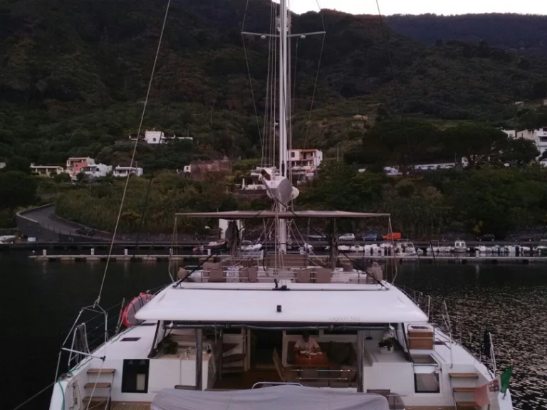 Bareboat Rental Catamaran Lagoon with a boat licence