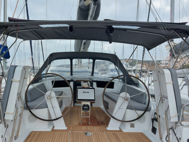Bareboat Rental Sailboat Hanse with a boat licence