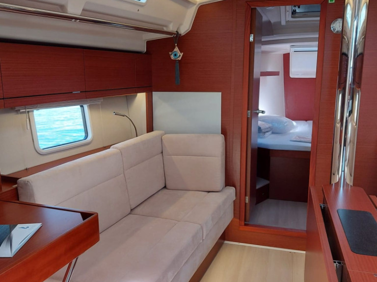 Hanse Hanse 418 charter bareboat or captained in  Lávrio