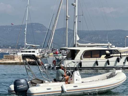 Rent a Capelli Tempest 626 Ivory Toulon