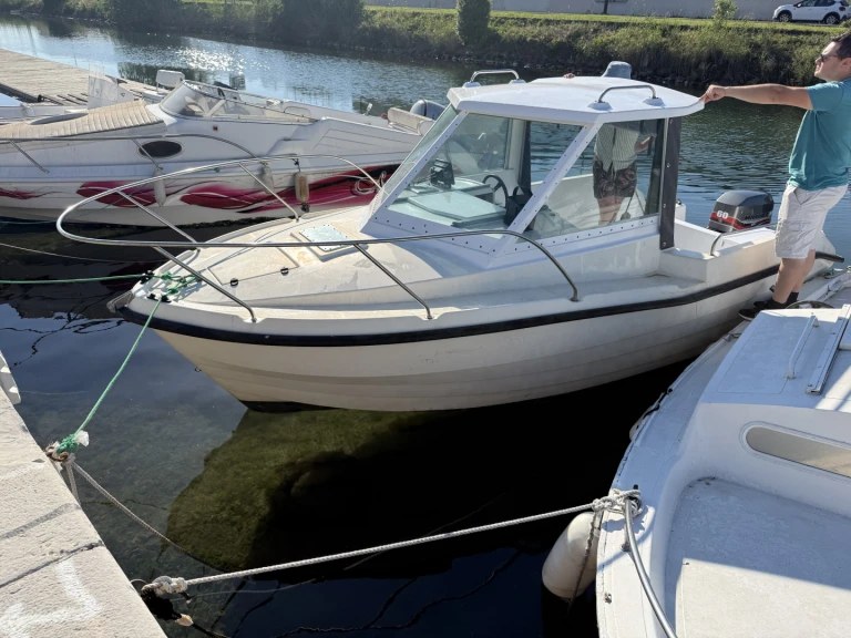 Clear Clear liner 530 charter bareboat or captained in  Sète