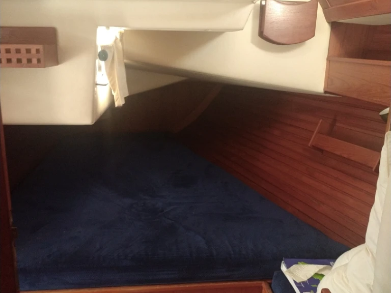 Sailboat for rent Port-Saint-Louis-du-Rhône at the best price