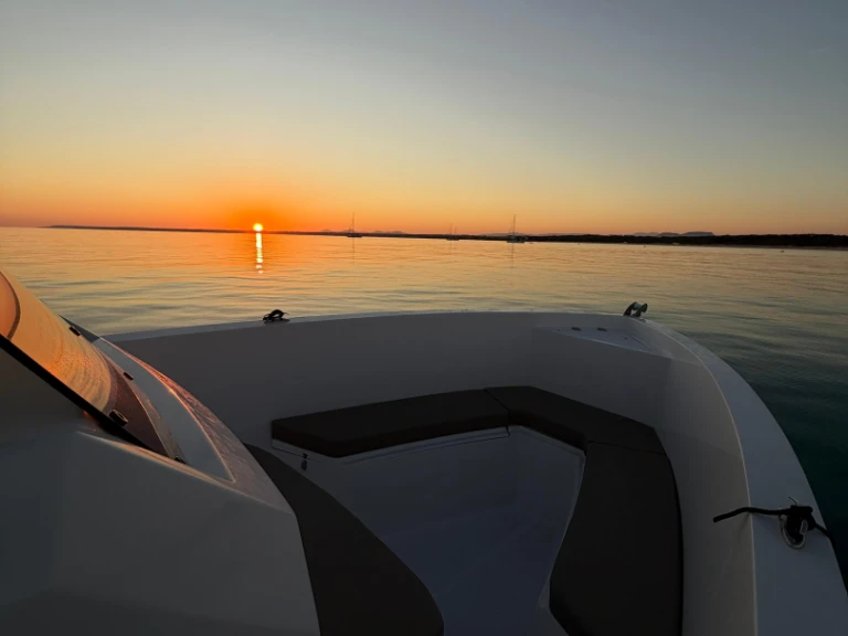 Motorboat for rent Sa Ràpita at the best price