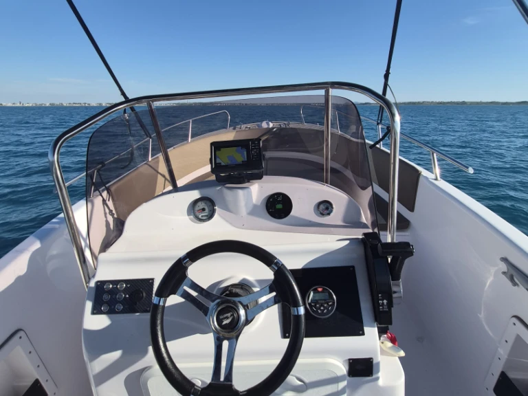 Motorboat rental with or without captain Insidias Marine Nin