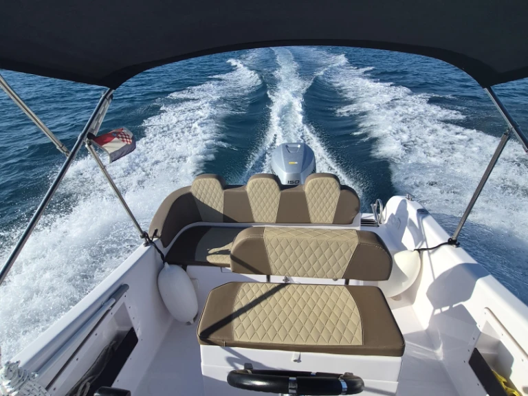 Motorboat for rent Nin at the best price