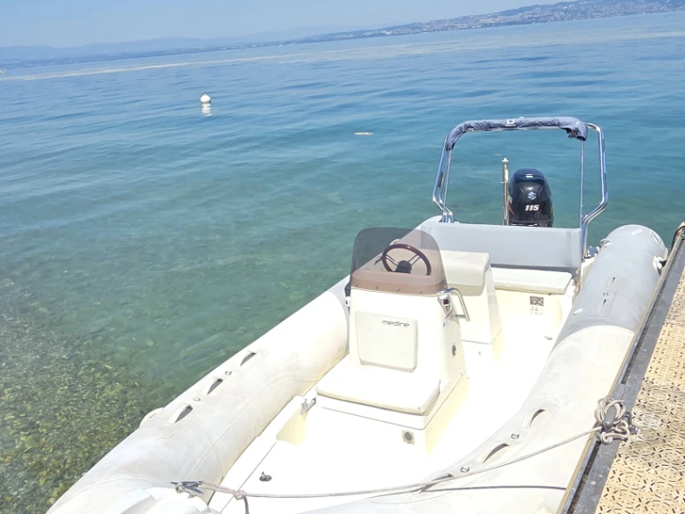 Yacht charter Évian-les-Bains cheap Medline 580