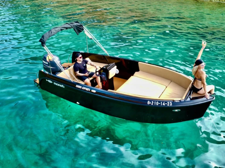 Mareti 585 in Sant Antoni de Portmany on SamBoat