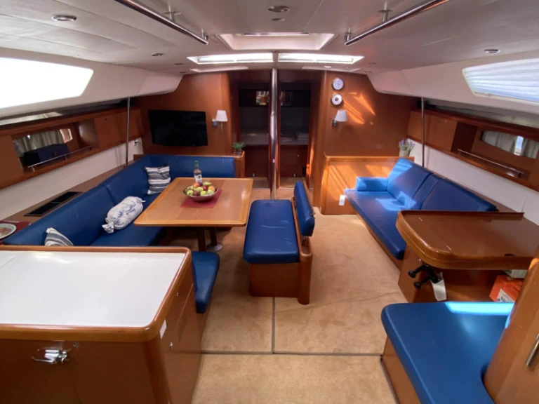 Sailboat for rent Athens at the best price