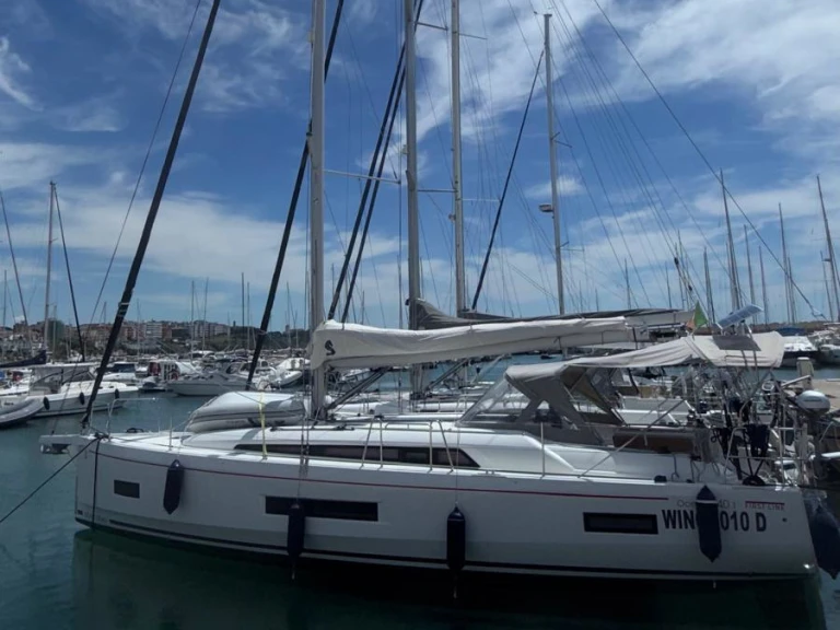 Rent a Bénéteau Oceanis 40.1 Salivoli