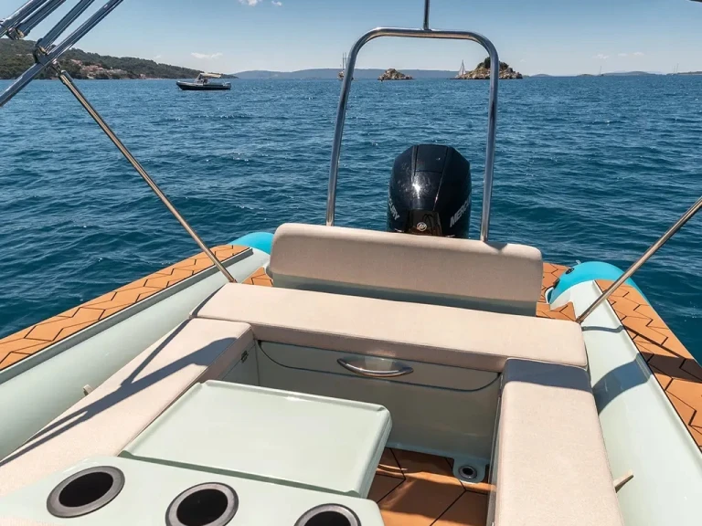 Boat rental  Bura 8.0 in Trogir on Samboat