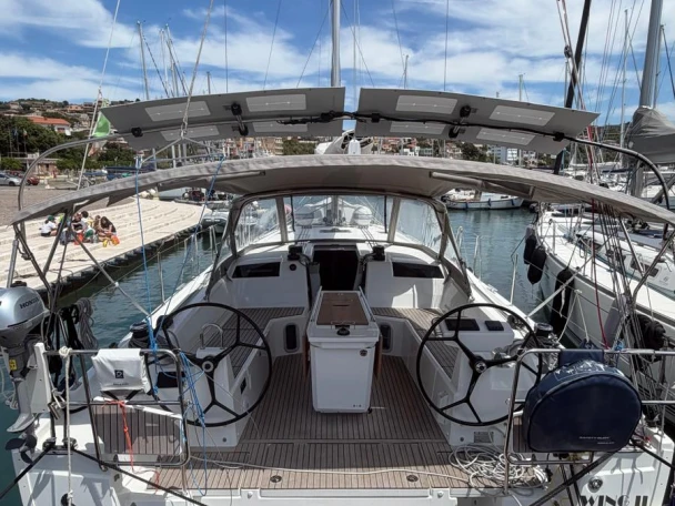 Boat rental Bénéteau Oceanis 40.1 in Salivoli on Samboat