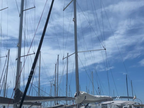 Sailboat rental with or without captain Bénéteau Salivoli