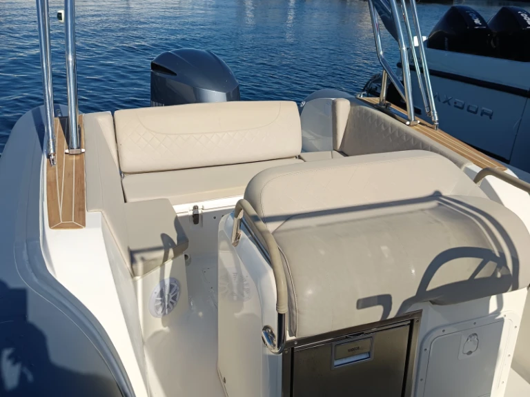 Rent a Capelli Tempest 775 Ajaccio