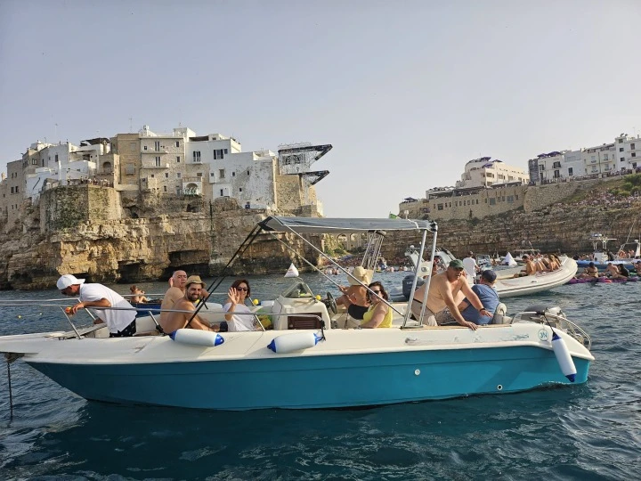Yacht charter Polignano a Mare cheap Eden 22
