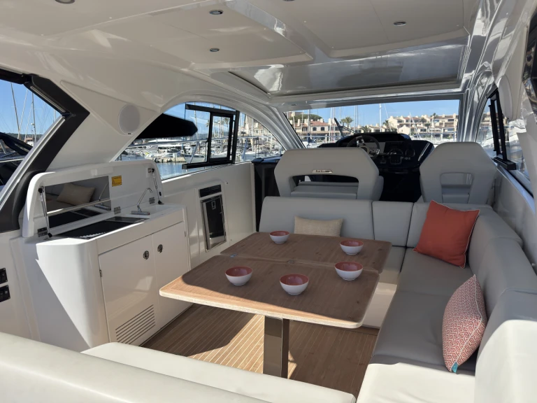 Motorboat rental with or without captain Bénéteau Port Cogolin