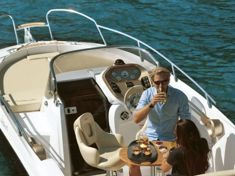 Bareboat Rental Motorboat Sessa Marine with a boat licence