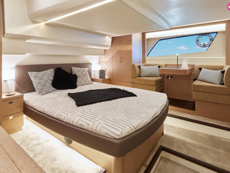 Luxury Yacht rental with or without captain Jeanneau Vieux Port Golfe-Juan