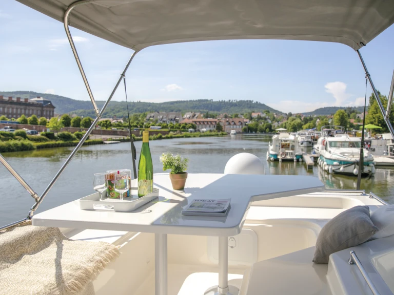 Yacht charter Port-sur-Saône cheap Nicols Quattro Fly C