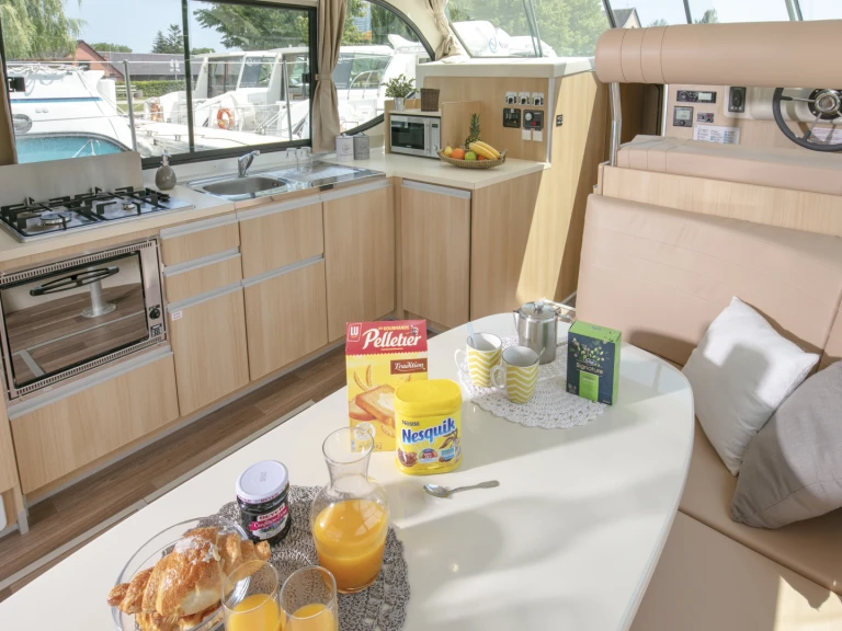 Motorboat rental in Port-sur-Saône - Nicols Yacht Nicols Quattro Fly C