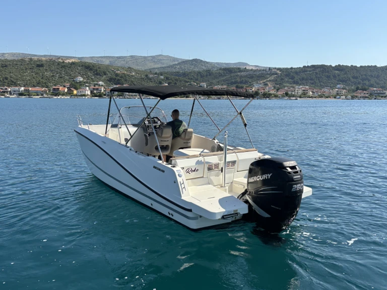 Bareboat Rental Motorboat Quicksilver with a boat licence