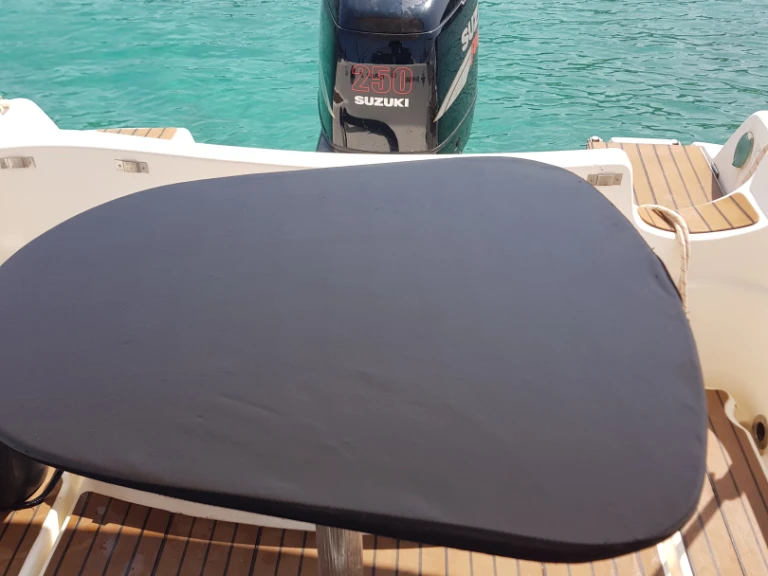 Motorboat rental in Martigues - Jeanneau Cap Camarat 7.5 WA
