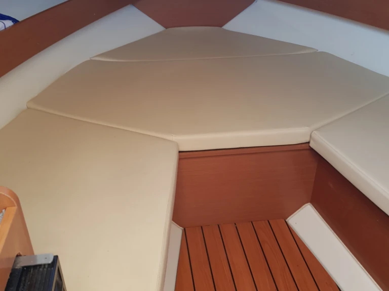 Boat rental Jeanneau Cap Camarat 7.5 WA in Martigues on Samboat