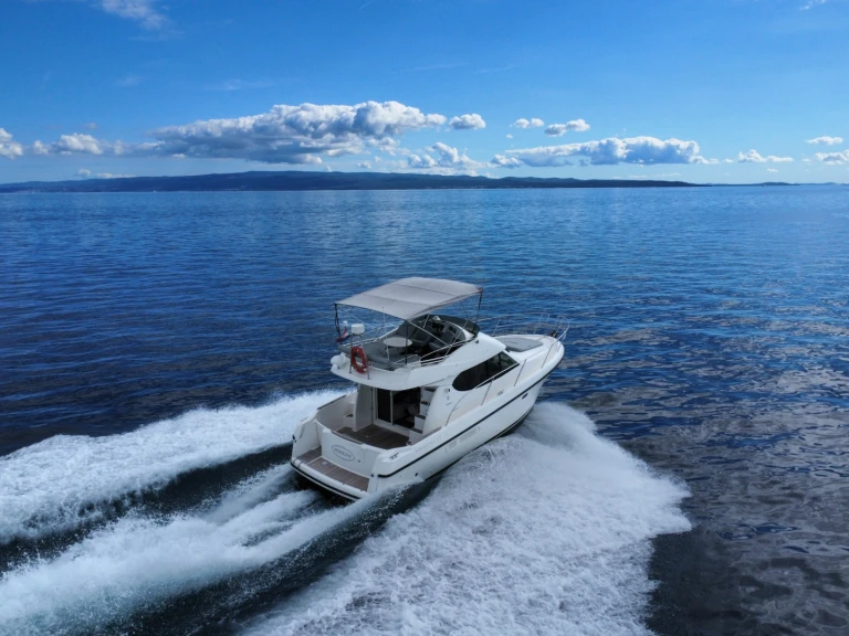 Motorboat rental in Split Ferry Port - Jeanneau Prestige 32 Fly