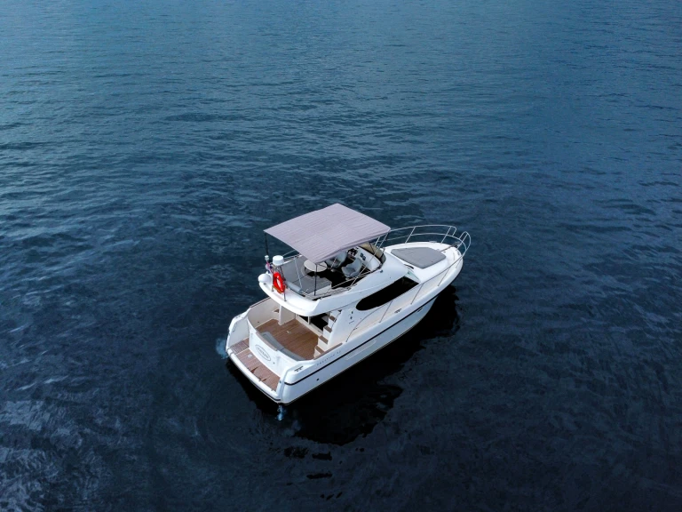 Boat rental Jeanneau Prestige 32 Fly in Split Ferry Port on Samboat