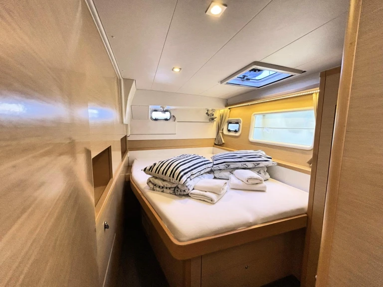 Rent a Lagoon Lagoon 400 S2 Nydri