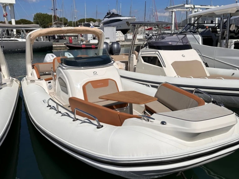 Boat rental Zodiac Medline 9 in Cogolin on Samboat