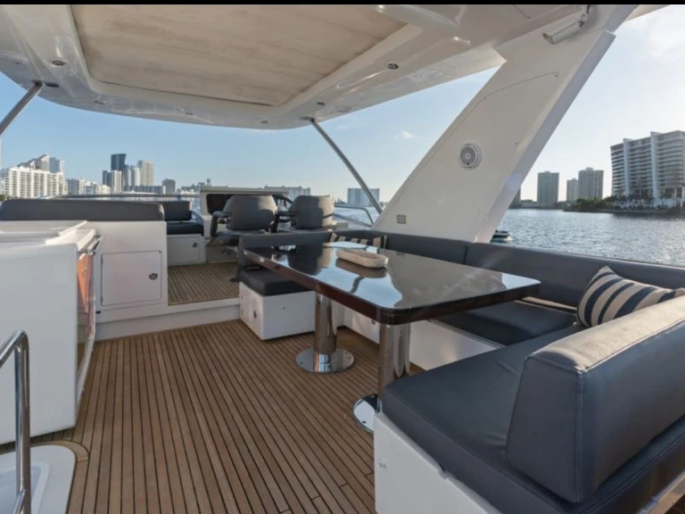 Luxury Yacht for rent Coconut Grove at the best price