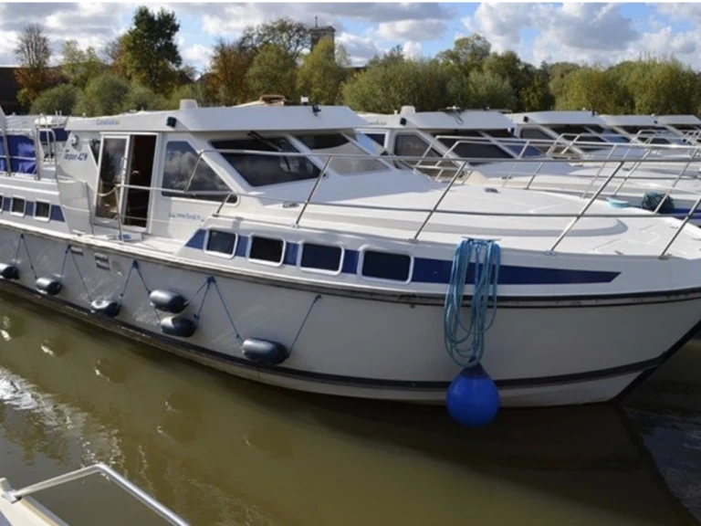 Motorboat for rent Marseille at the best price